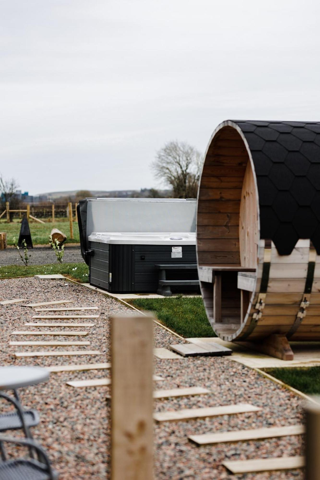 Slemish Hideaway - Funky Pheasant Villa Broughshane ภายนอก รูปภาพ